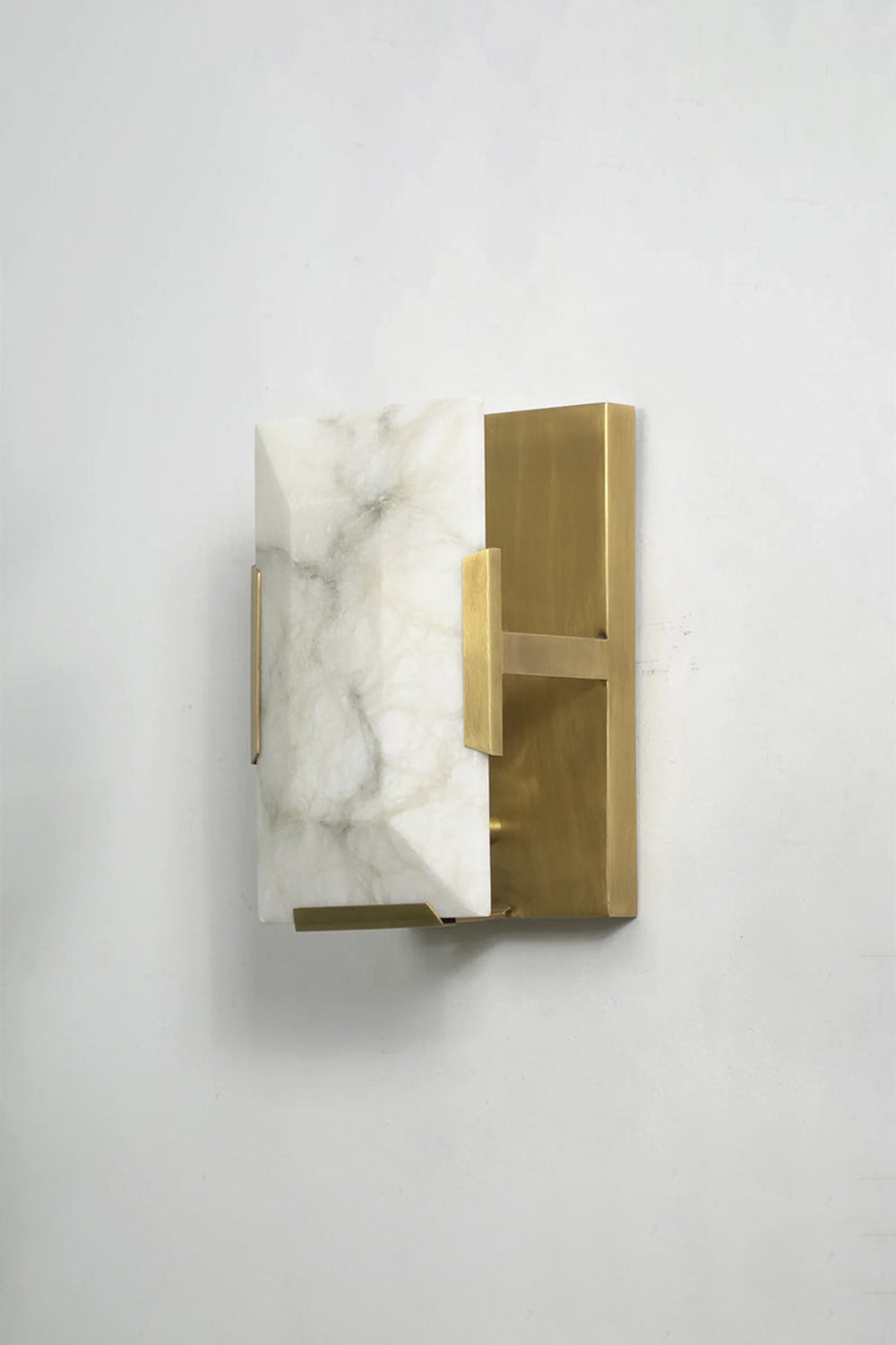 Square alabaster wall lamp with brass finish | Brass, Alabaster | Side perspective view on white background | vexa lamps