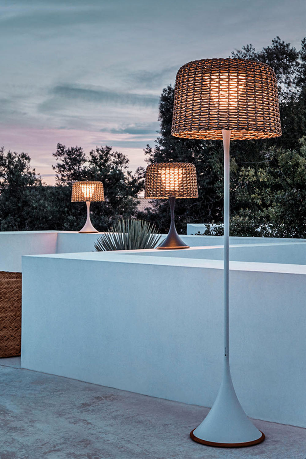 Ambient Mesh Outdoor Floor Lamp - view 6 | everlamps