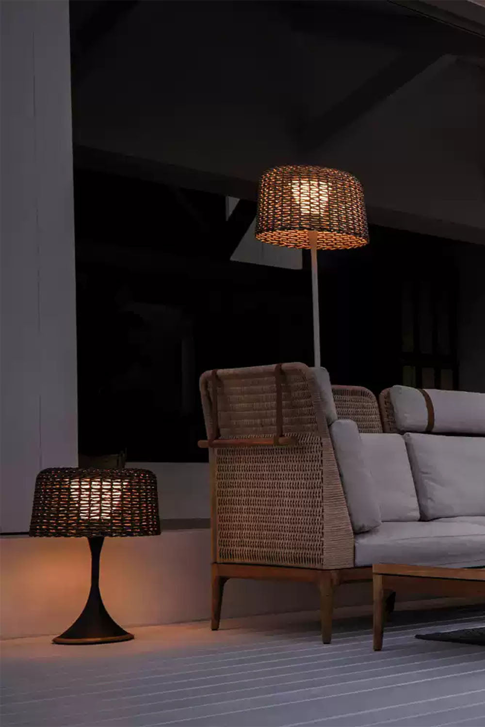 Ambient Mesh Outdoor Floor Lamp - view 11 | everlamps