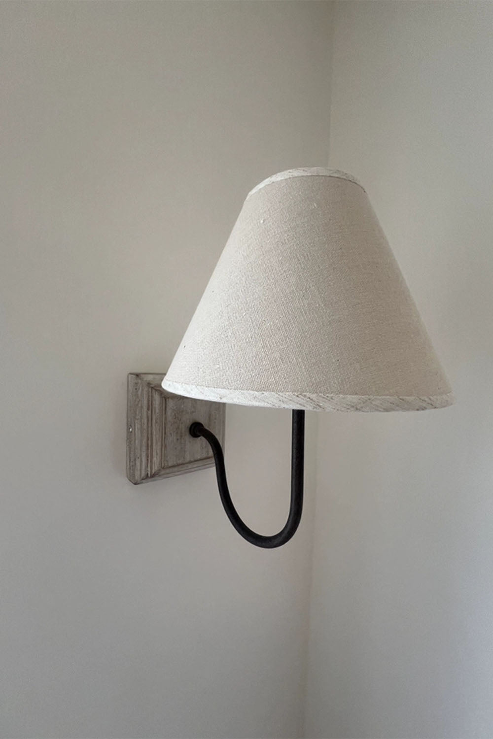 American Simple Solid Wood Wall Lamp - view 8 | everlamps