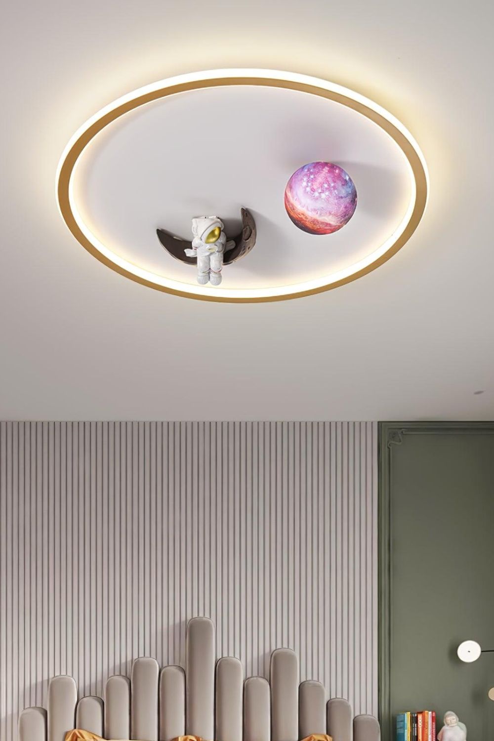 Astronaut Ceiling Lamp - view 15 | everlamps