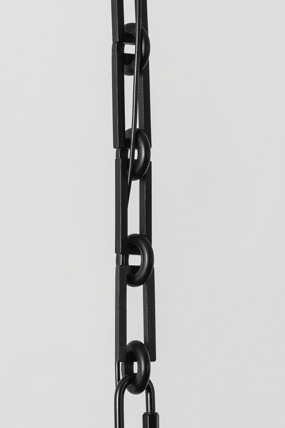 Chandelier hardware detail | Metal | Close-up of the industrial black link chain | vexa lamps