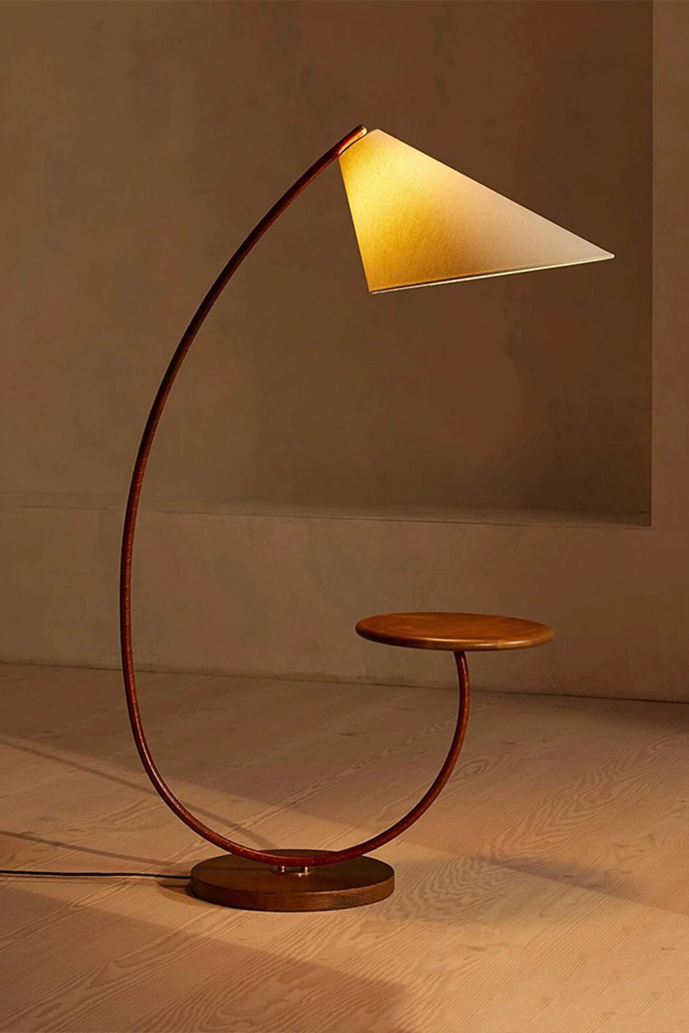 Curved Shelf Floor Lamp - view 3 | everlamps