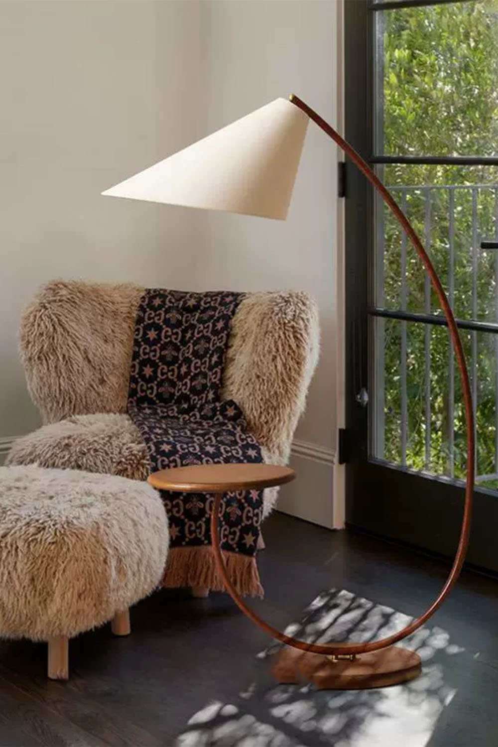 Curved Shelf Floor Lamp - view 2 | everlamps