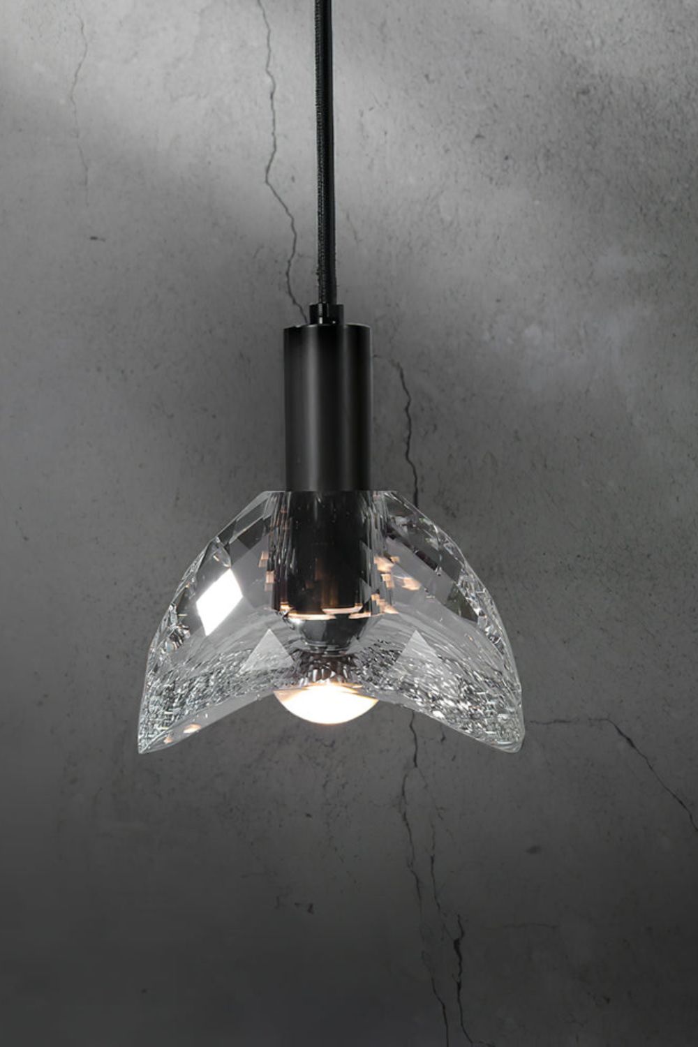 Ebbe Crystal Pendant Lamp - everlamps