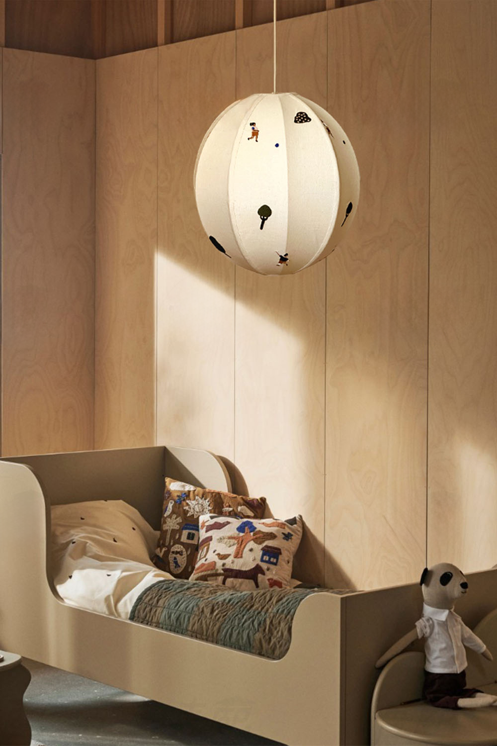 Fabric Embroidery Round Pendant Lamp - view 10 | everlamps