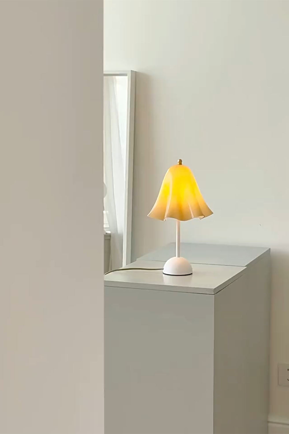 Flora Tulip Series Table Lamp - view 5 | everlamps