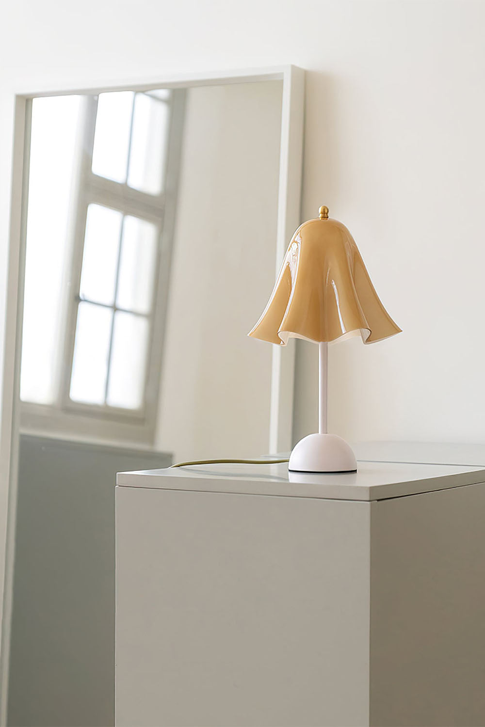 Flora Tulip Series Table Lamp - view 7 | everlamps