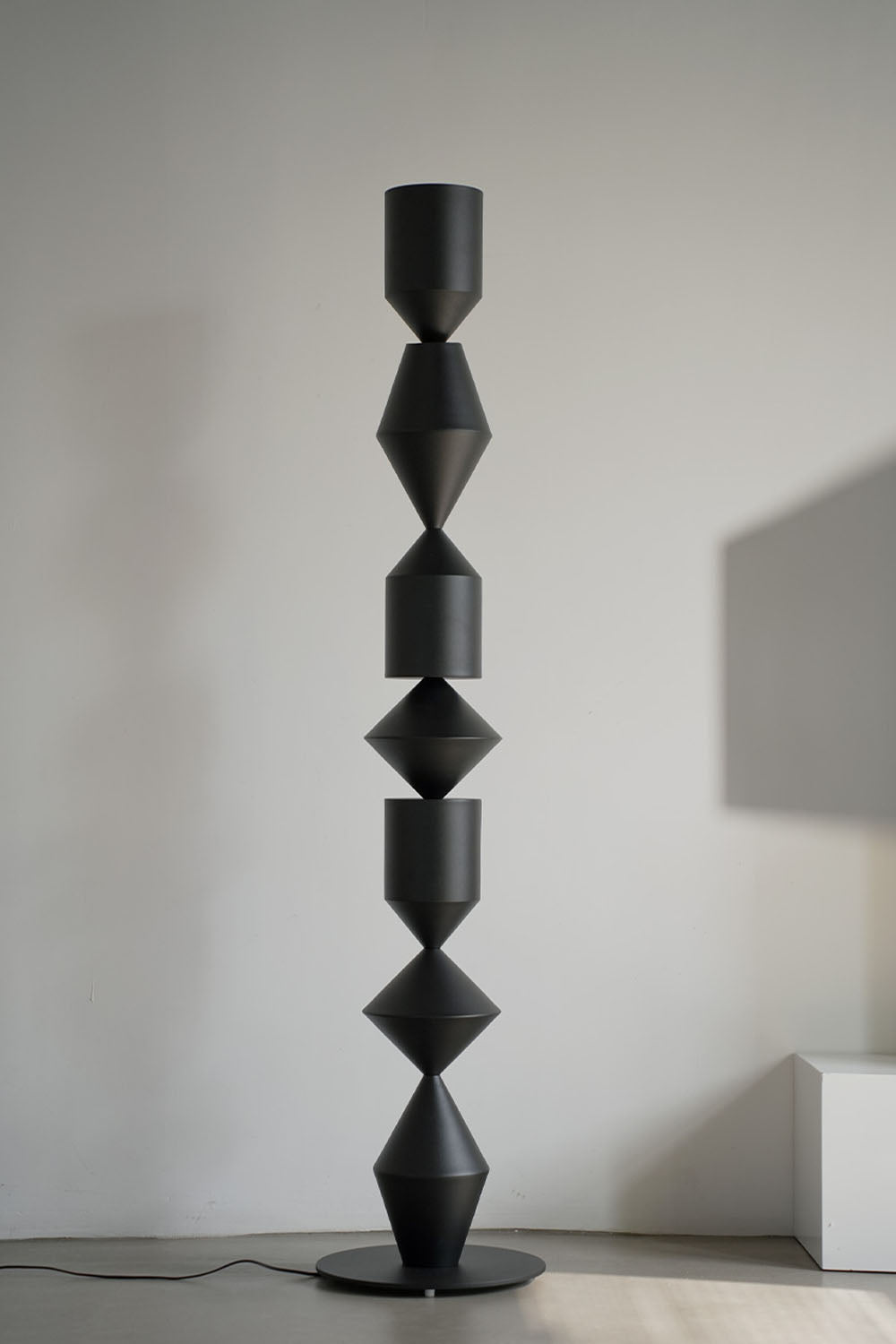 Geometric Floor Lamp - view 6 | everlamps