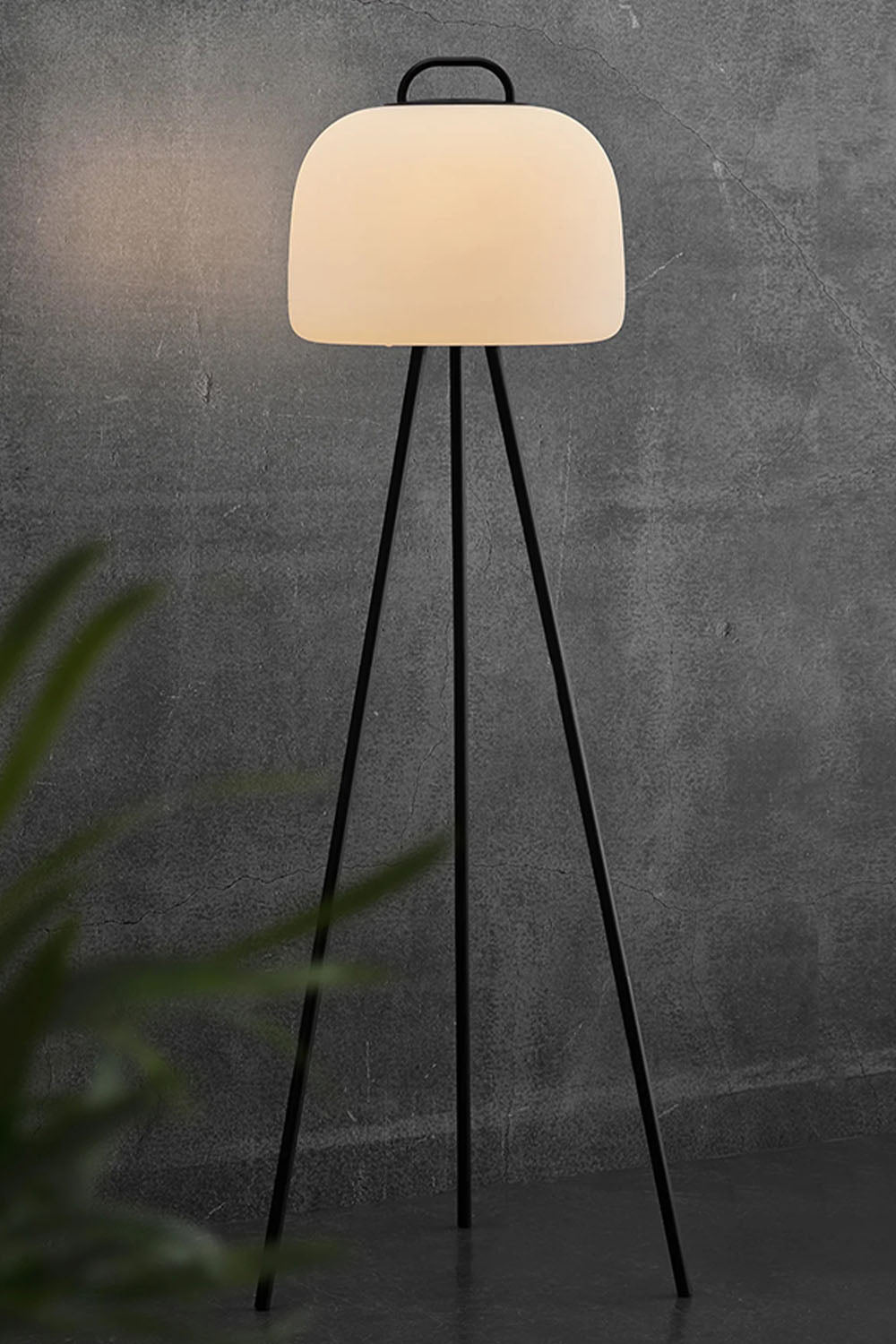 Kettle Tripod Rechargeable Floor Lamp - view 8 | everlamps