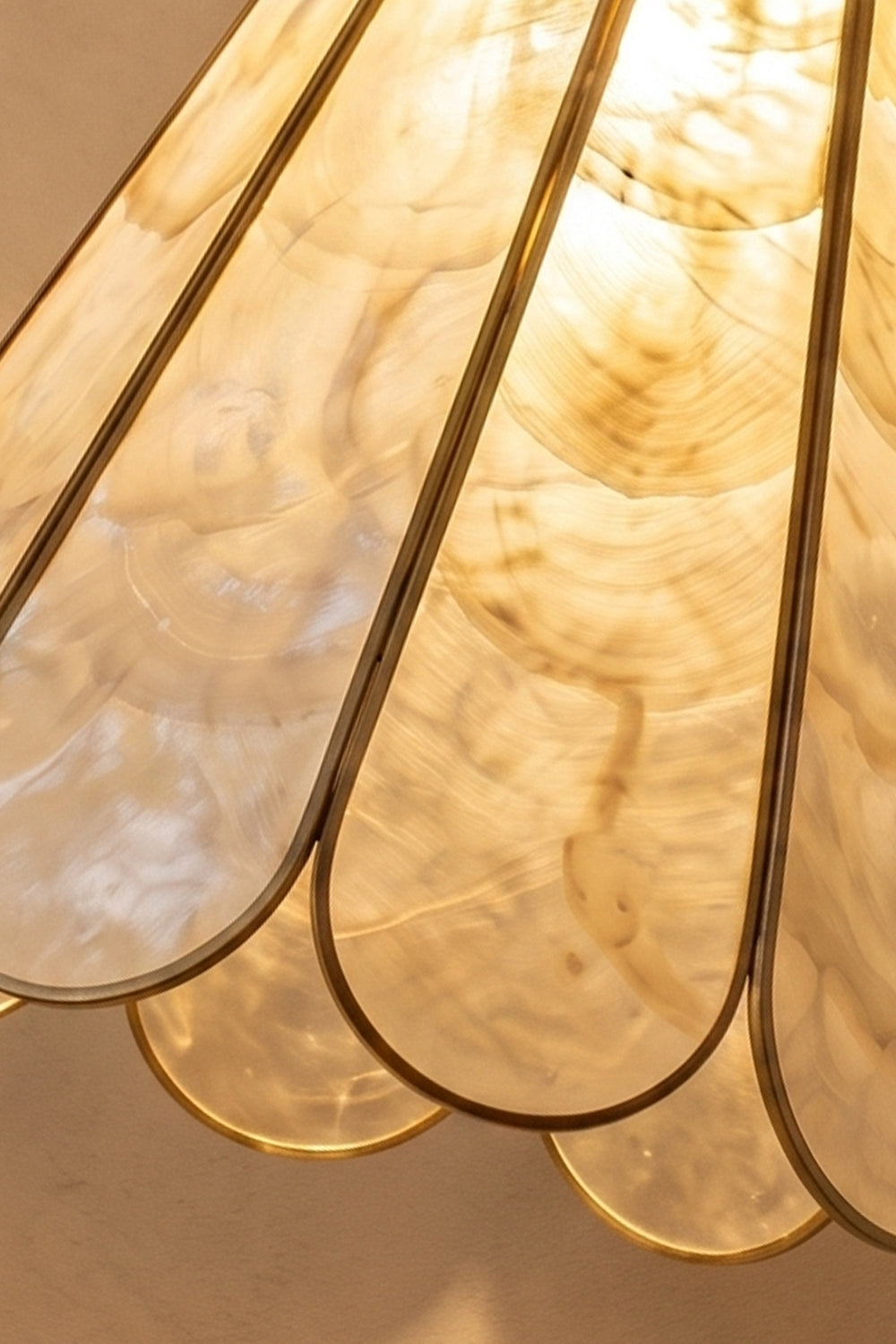 Magnolia Shell Pendant Light |Shell detail | Samu  Lamp