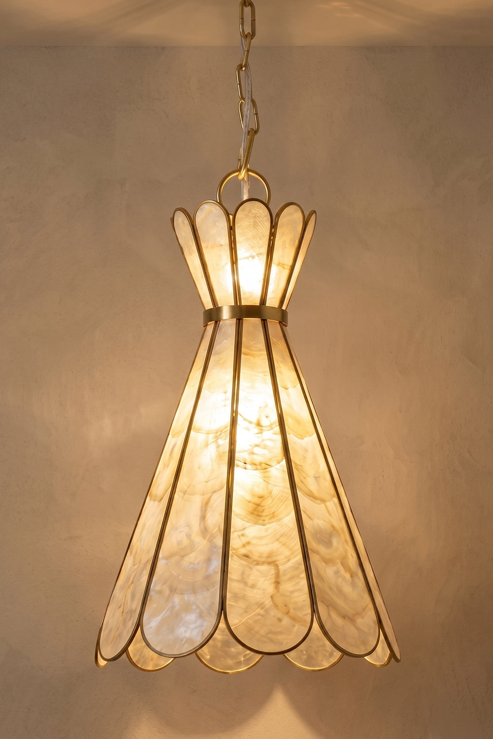 Magnolia Shell Pendant Light | detail | Samu  Lamp