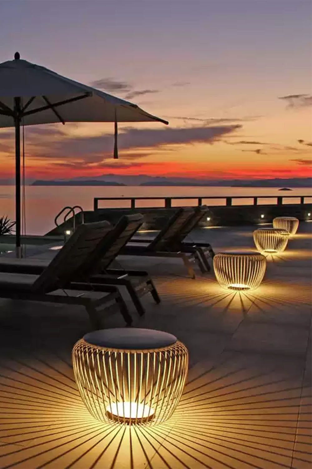 Meridiano Outdoor Floor Lamp - view 6 | everlamps