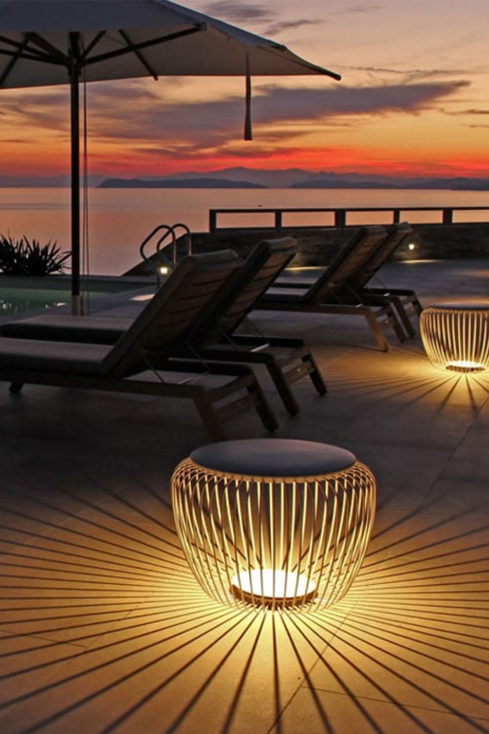 Meridiano Outdoor Floor Lamp - view 2 | everlamps