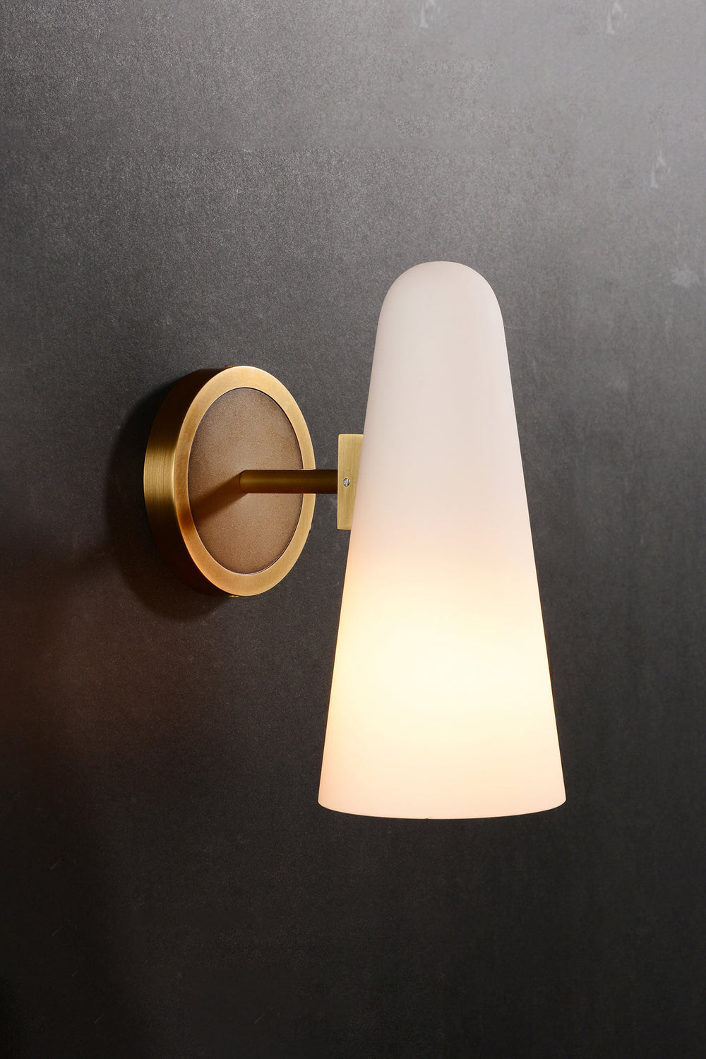Montfaucon Sconce - everlamps