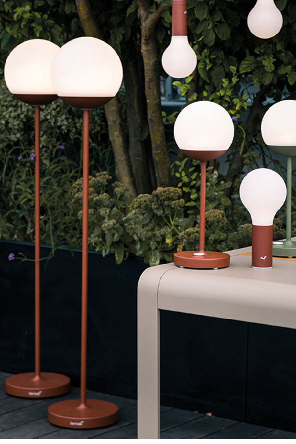 Mooon Outdoor Rechargeable Floor Lamp - view 11 | everlamps