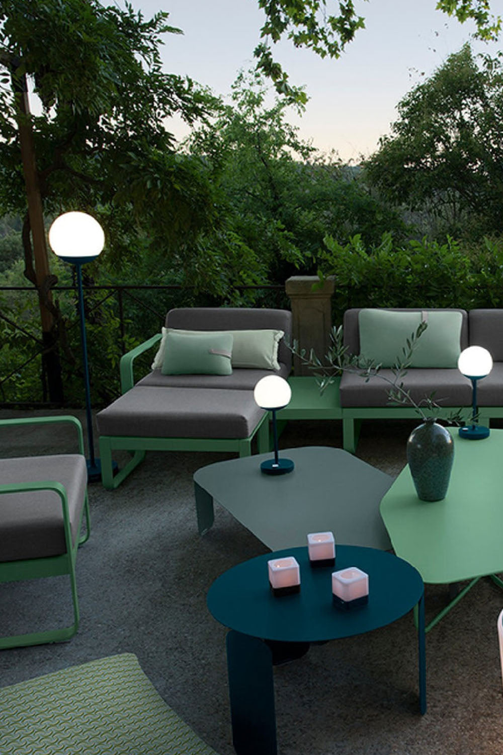 Mooon Outdoor Rechargeable Floor Lamp - view 8 | everlamps