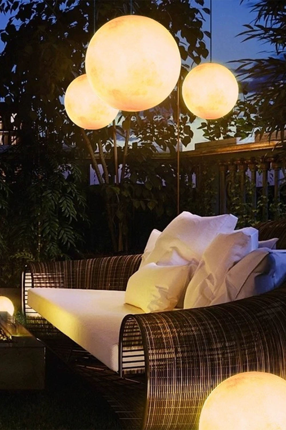 Outdoor Moon Pendant Lamp - view 9 | everlamps