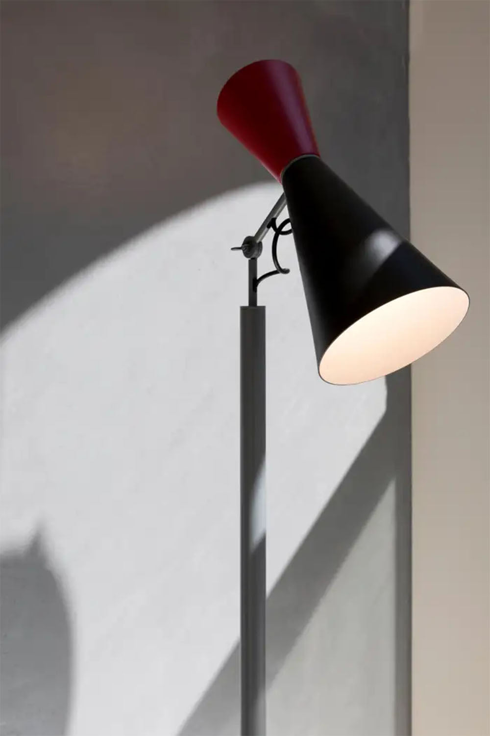Parliament Floor Lamp - view 5 | everlamps