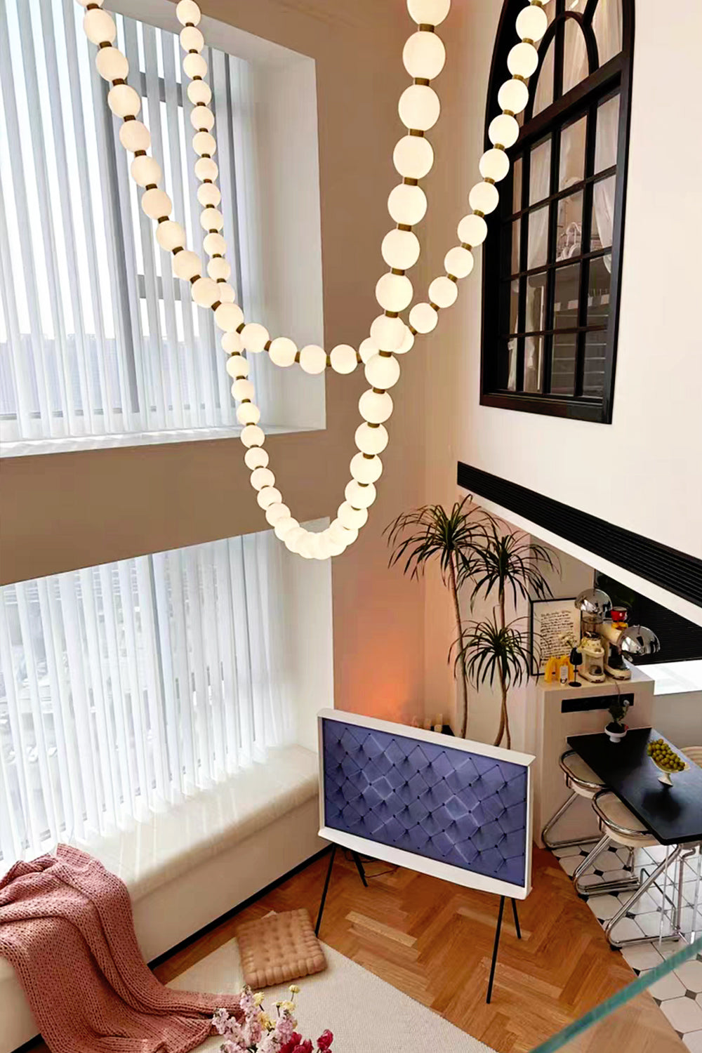 Pearl Necklace Chandelier - view 16 | everlamps