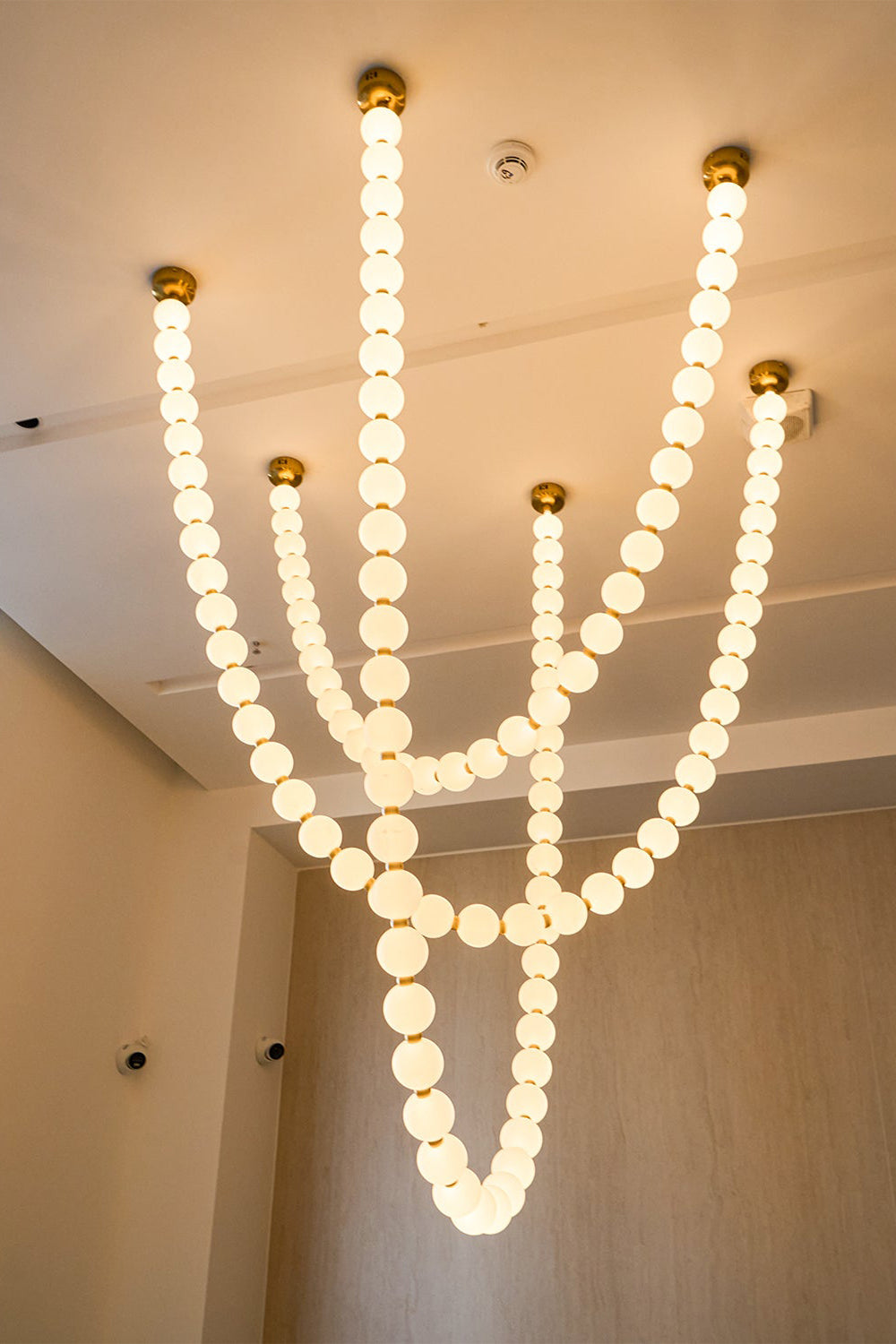 Pearl Necklace Chandelier - view 8 | everlamps