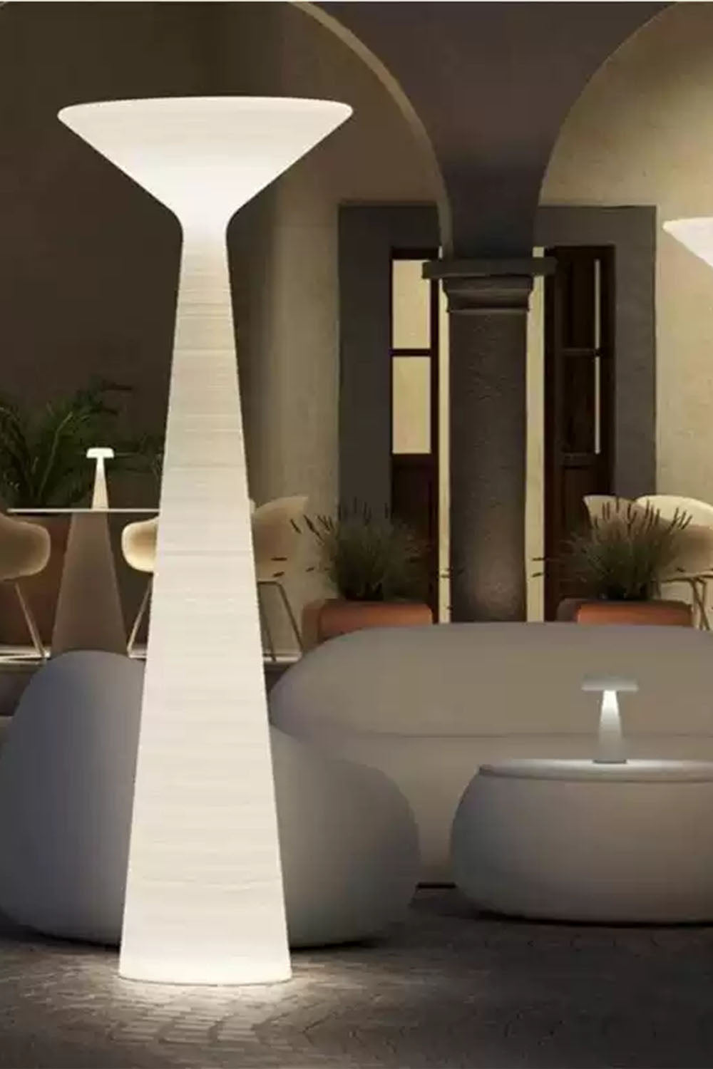 Plust Outdoor Floor Lamp - view 3 | everlamps