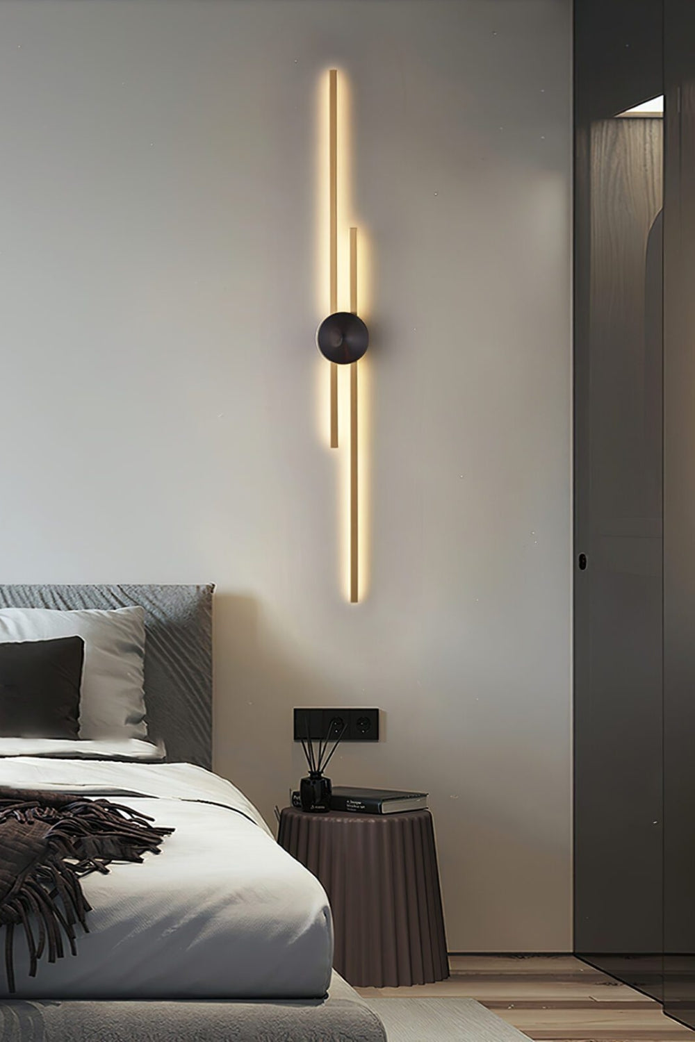 Pris Linear Wall Light - view 3 | everlamps