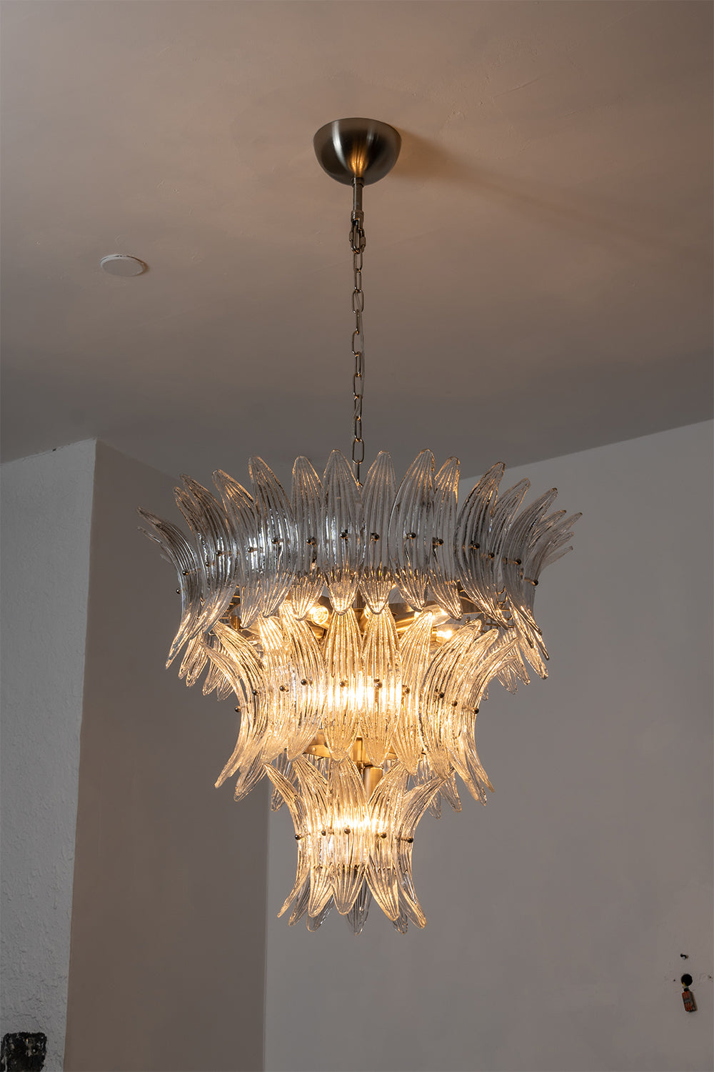 Ribbed Leaf Tier Chandelier | detail | Samu  Lamp