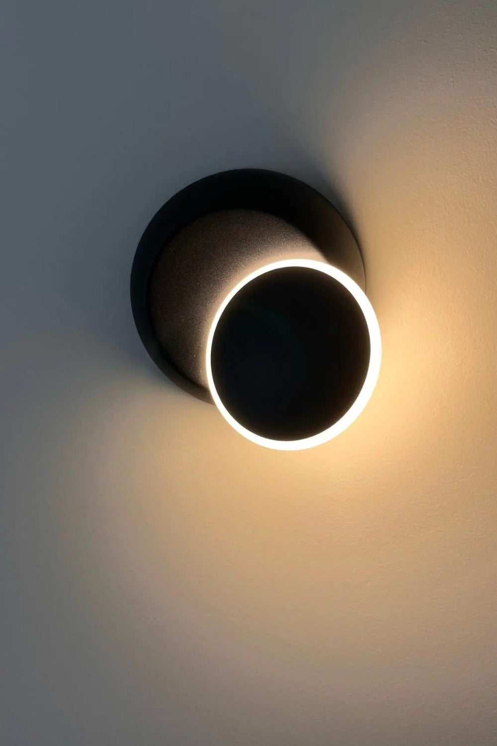 Rotating Round Wall Light - view 15 | everlamps