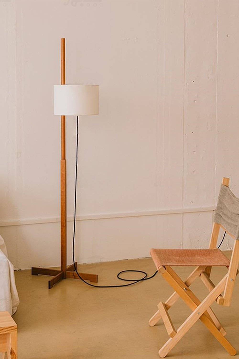 Santa&Cole Walnut Floor Lamp - view 14 | everlamps