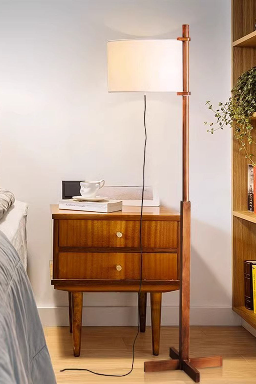 Santa&Cole Walnut Floor Lamp - view 3 | everlamps