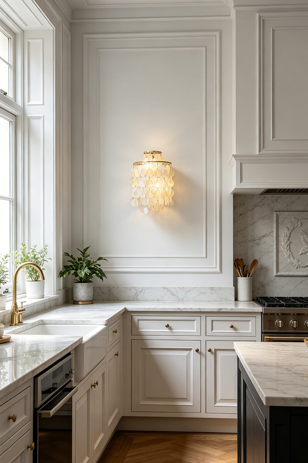 Coastal style shell wall light | Shell | Iron | Installed in a white kitchen above the counter | vexa lamps