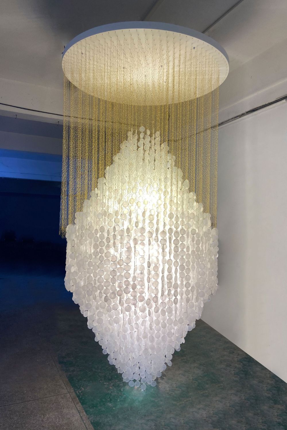 Verpan Fun 8DM Shell Chandelier - view 5 | everlamps