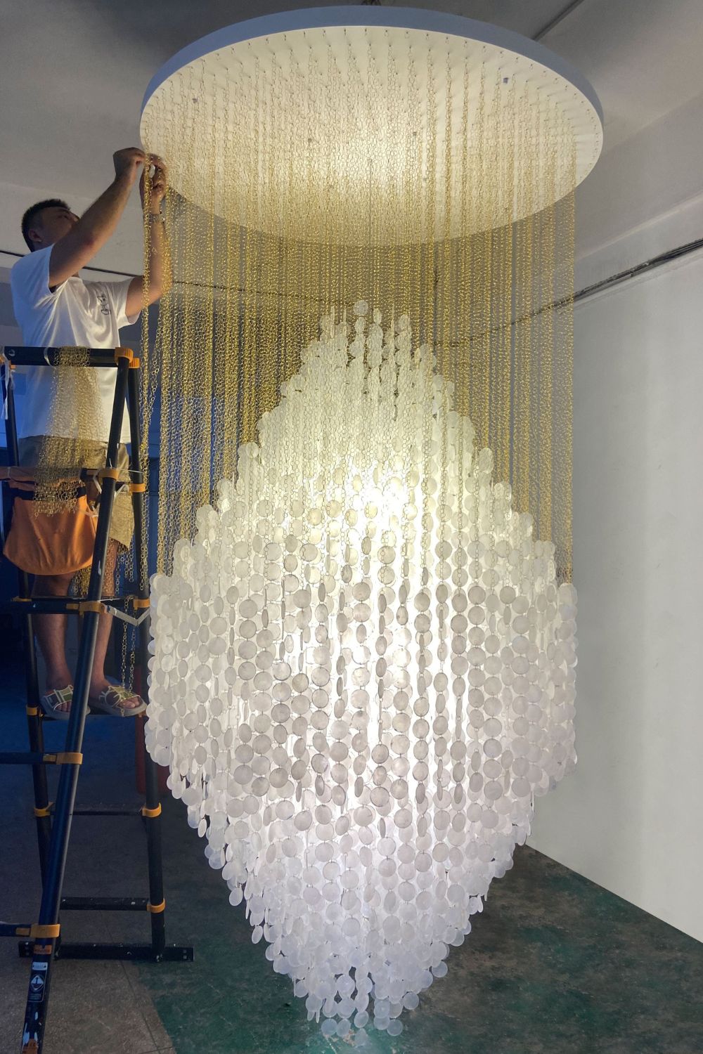 Verpan Fun 8DM Shell Chandelier - view 3 | everlamps
