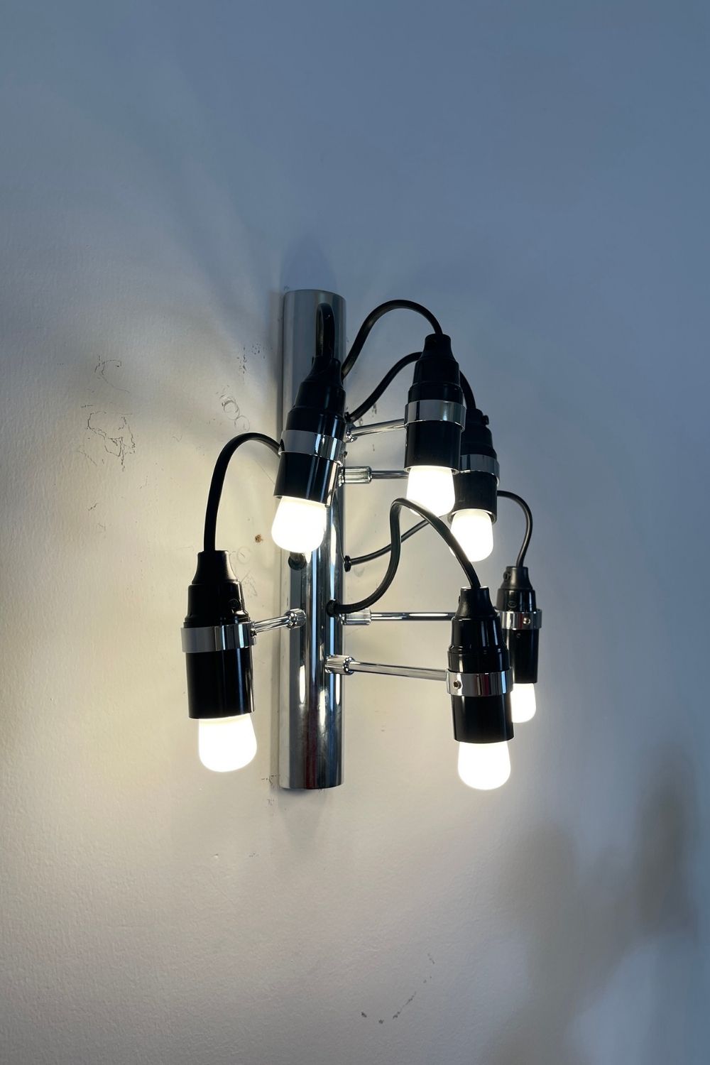 Traditional Mid-century 2097 Wall Lamp - view 3 | everlamps
