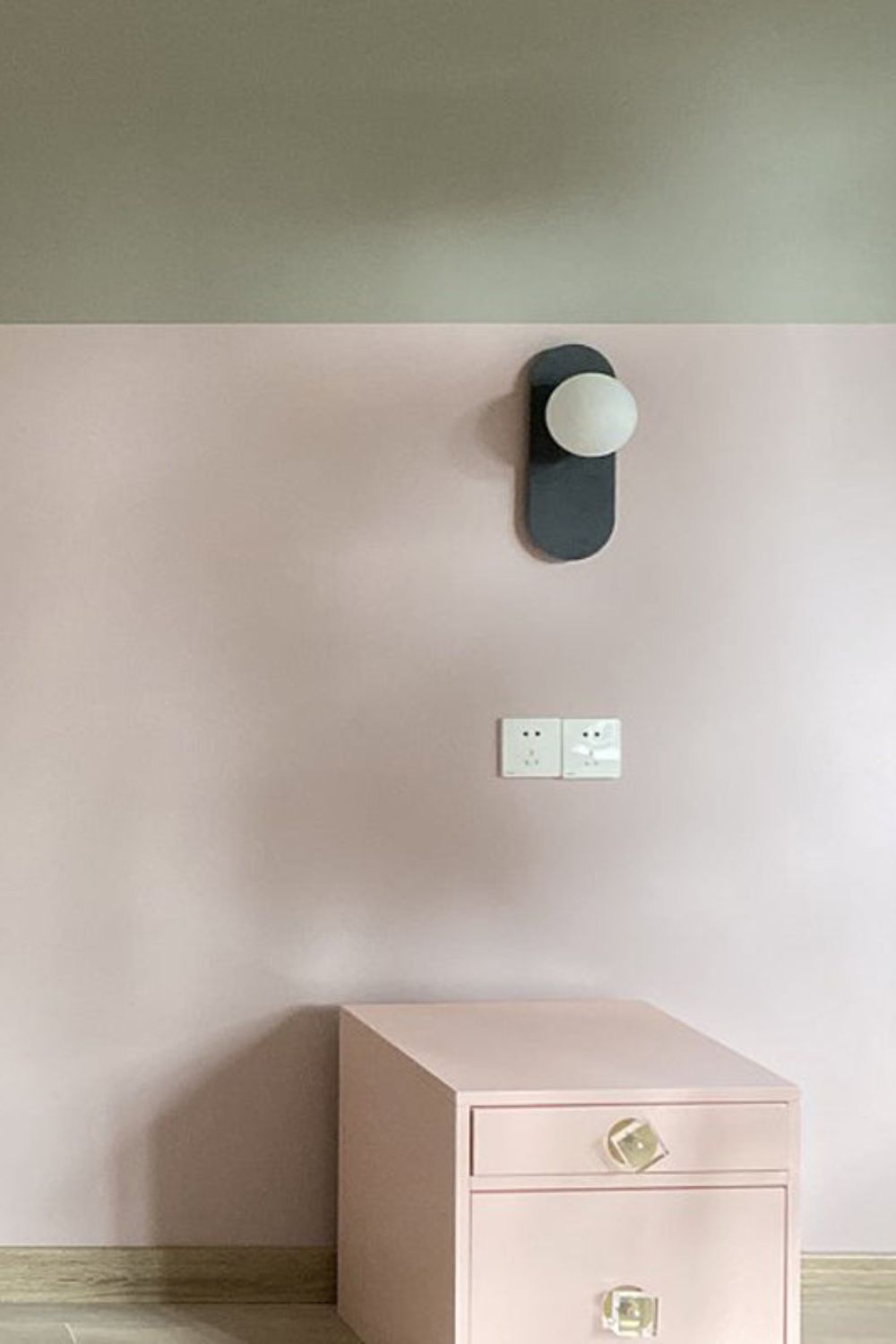 Flat Base Globe Sconce - everlamps