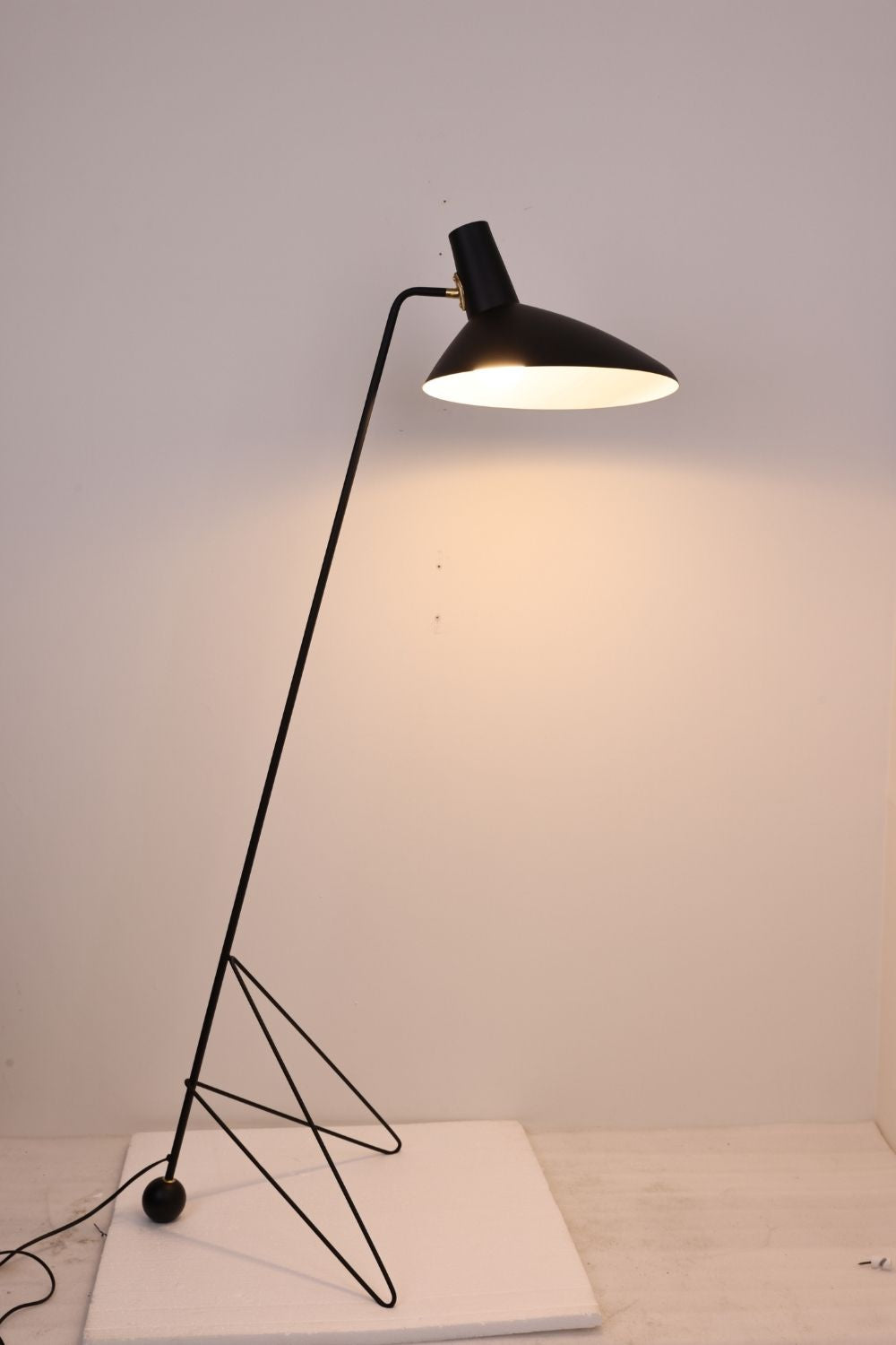 Tripod HM8 Floor lamp - view 14 | everlamps