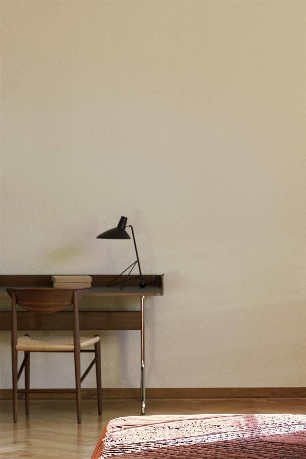 Tripod HM9 Table Lamp - everlamps