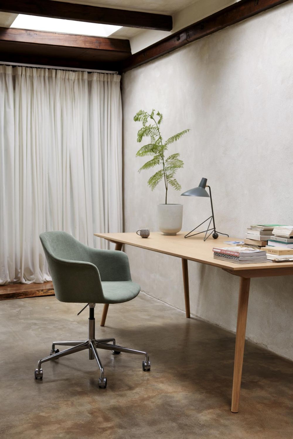 Tripod HM9 Table Lamp - everlamps