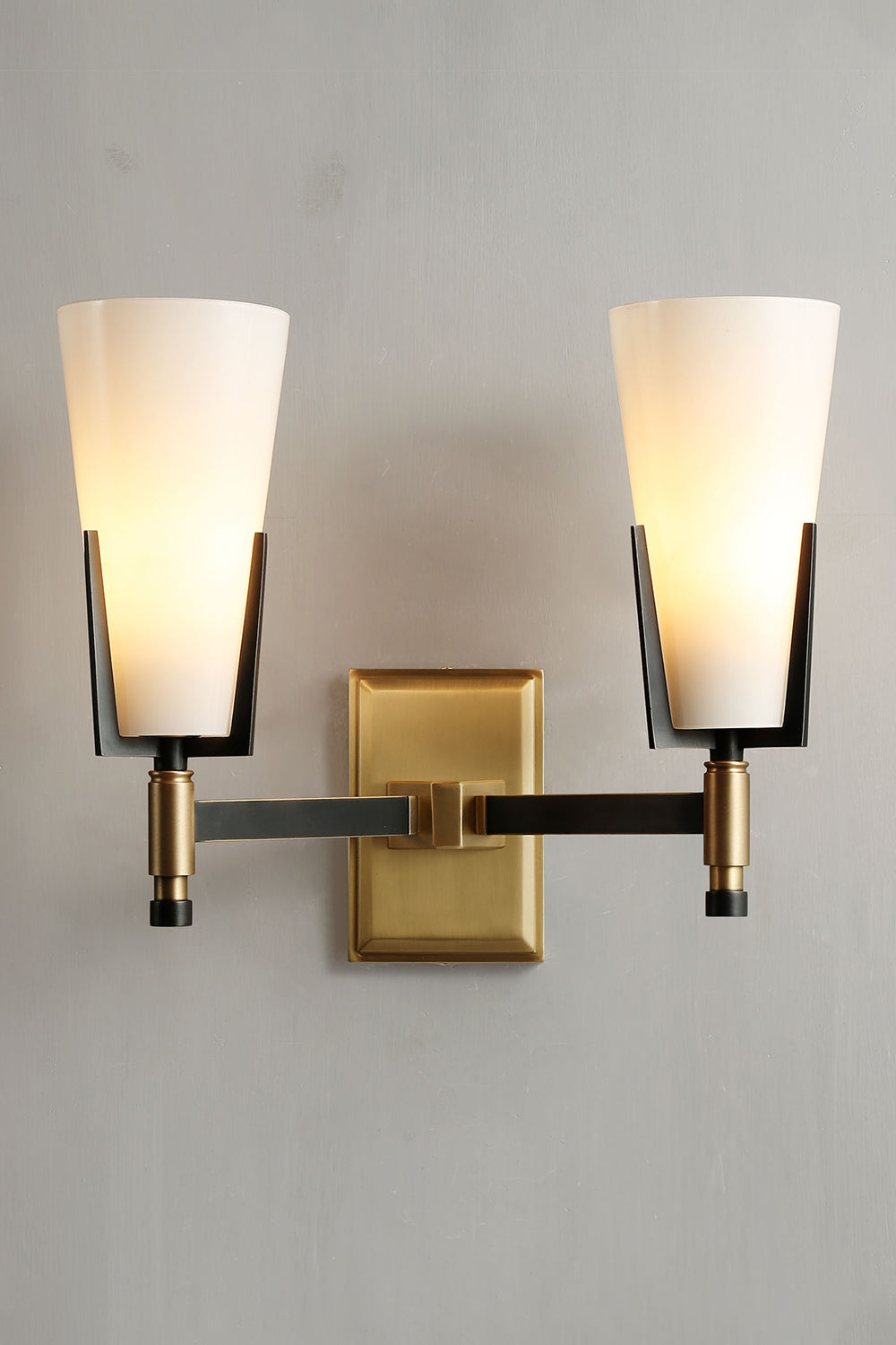 Upton Wall Lamp - everlamps