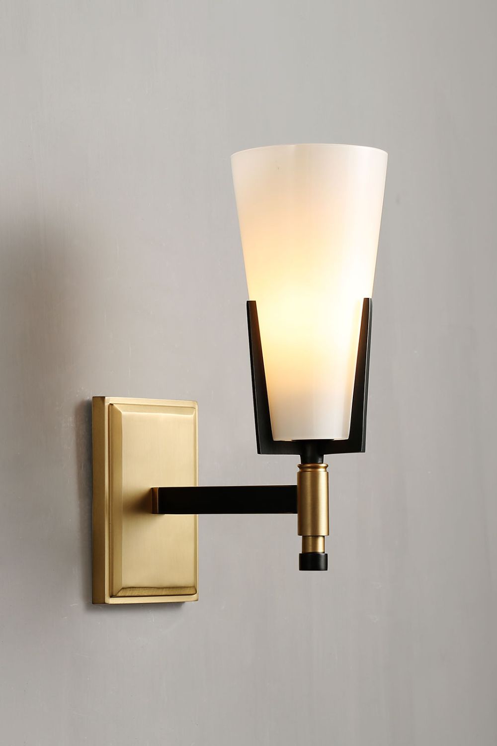 Upton Wall Lamp - everlamps