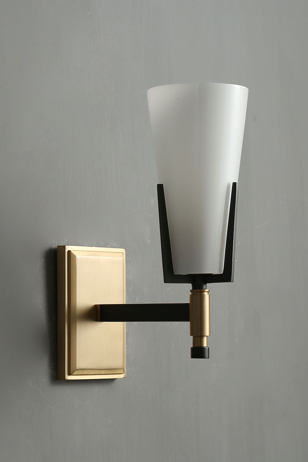 Upton Wall Lamp - everlamps