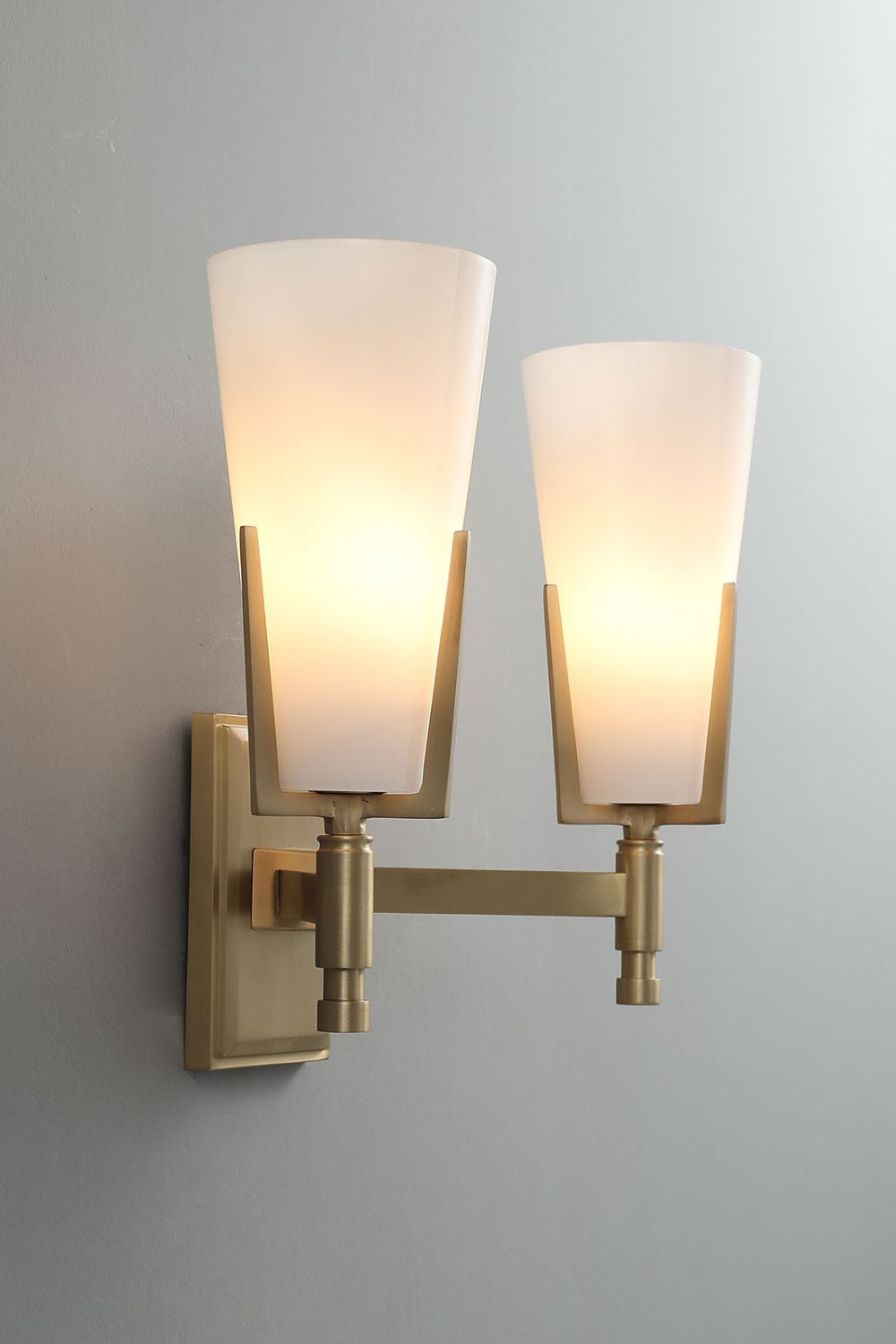 Upton Wall Lamp - everlamps