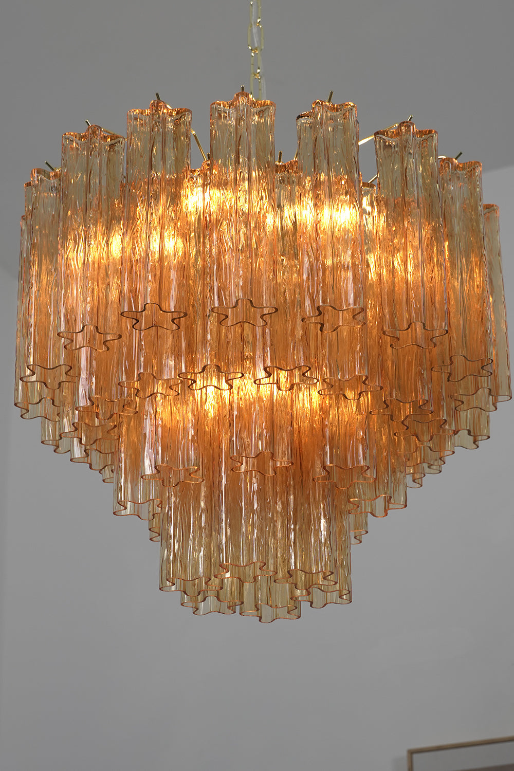Vellune Cascade Chandelier | detail | Samu  Lamp
