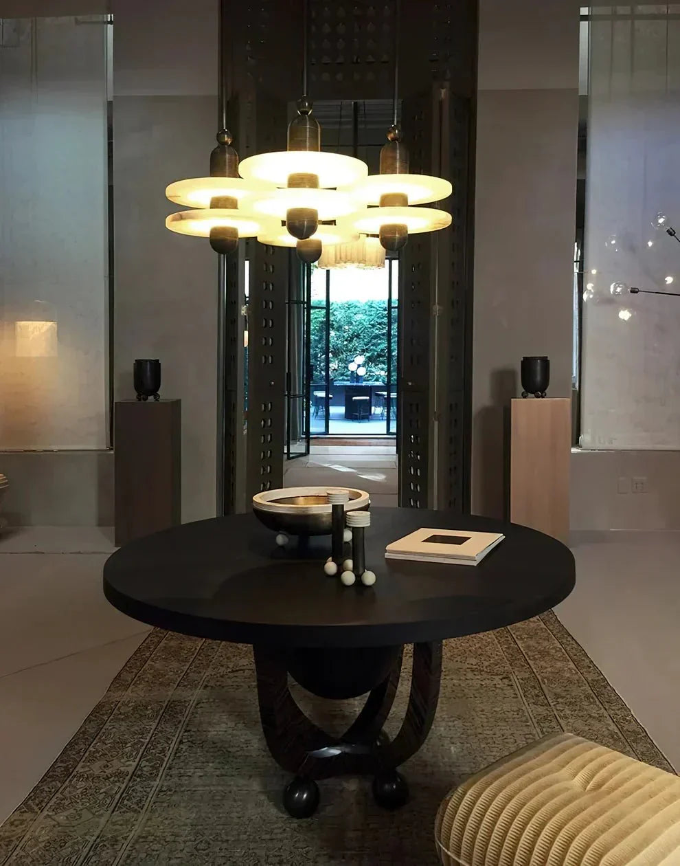 Alabaster Comet Pendant Lamp - D 40cm x H 45cm / ∅ 15.7″ x H 17.7″BlackWarm Lighteverlamps