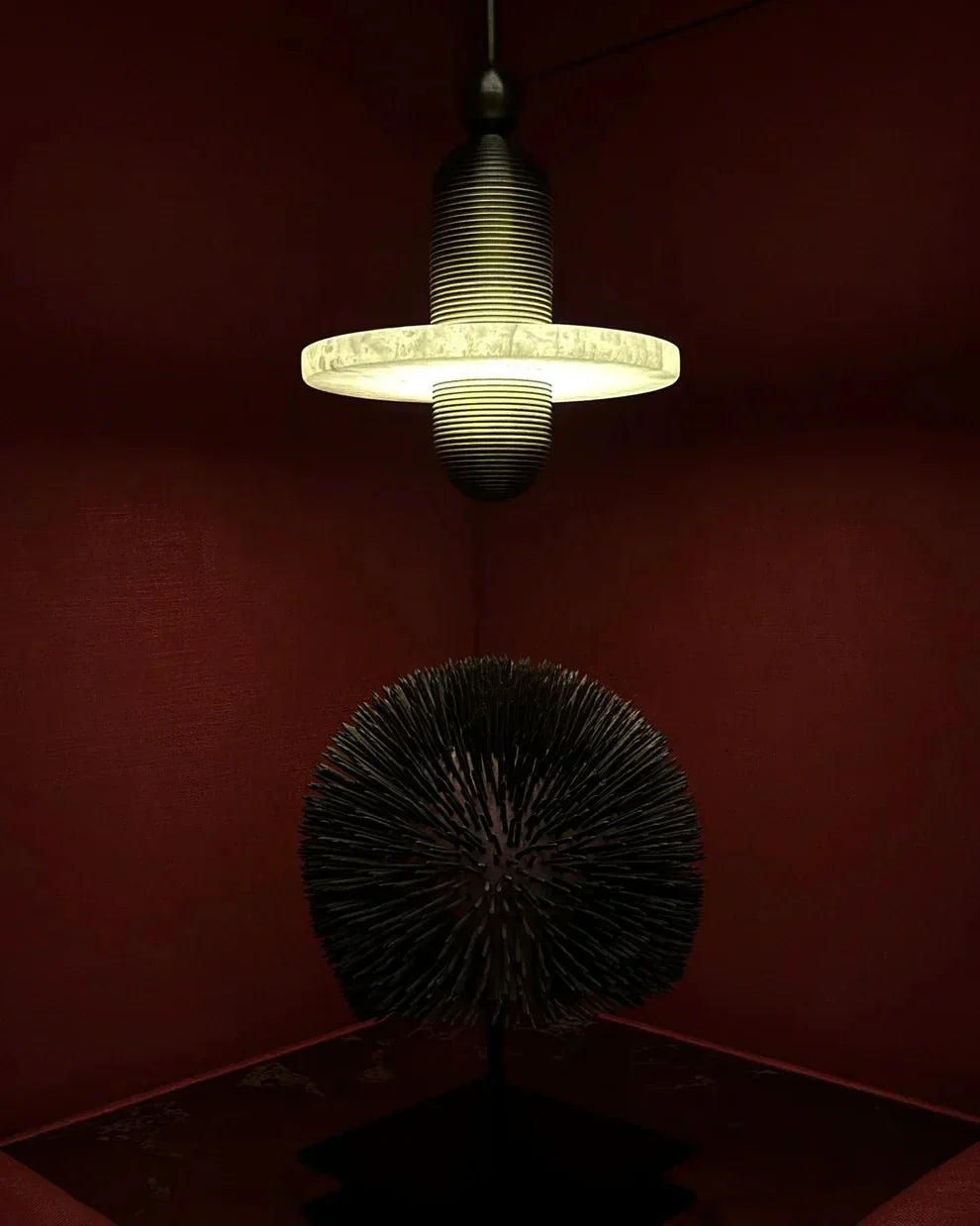 Alabaster Comet Pendant Lamp - D 28cm x H 31.5cm / ∅ 11″ x H 12.4″BlackWarm Lighteverlamps