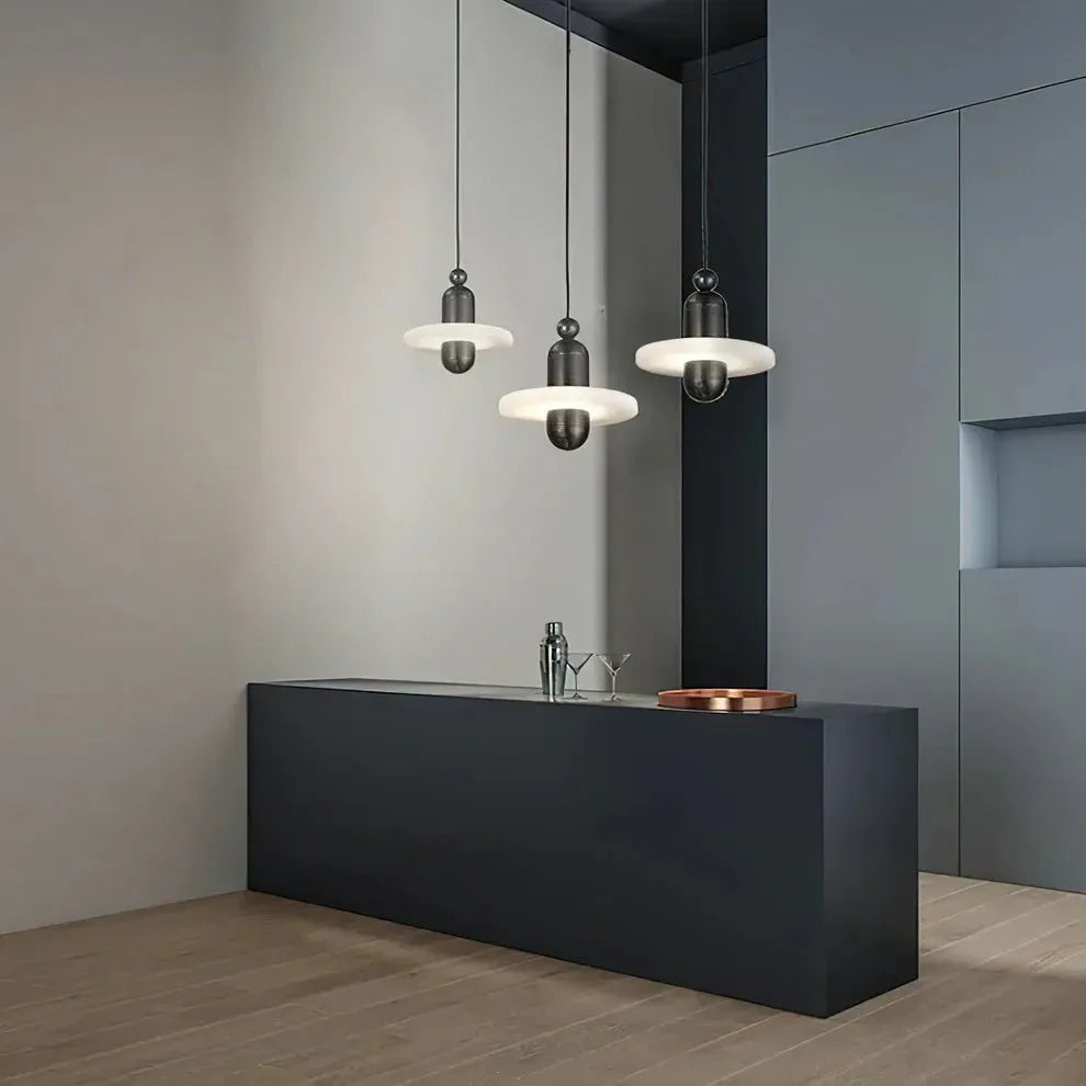 Alabaster Comet Pendant Lamp - D 28cm x H 31.5cm / ∅ 11″ x H 12.4″BlackWarm Lighteverlamps
