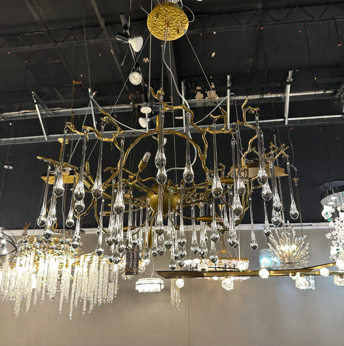 Dawn Teardrop Branch Brass Round Chandelier - 26" diameterClear Glasseverlamps
