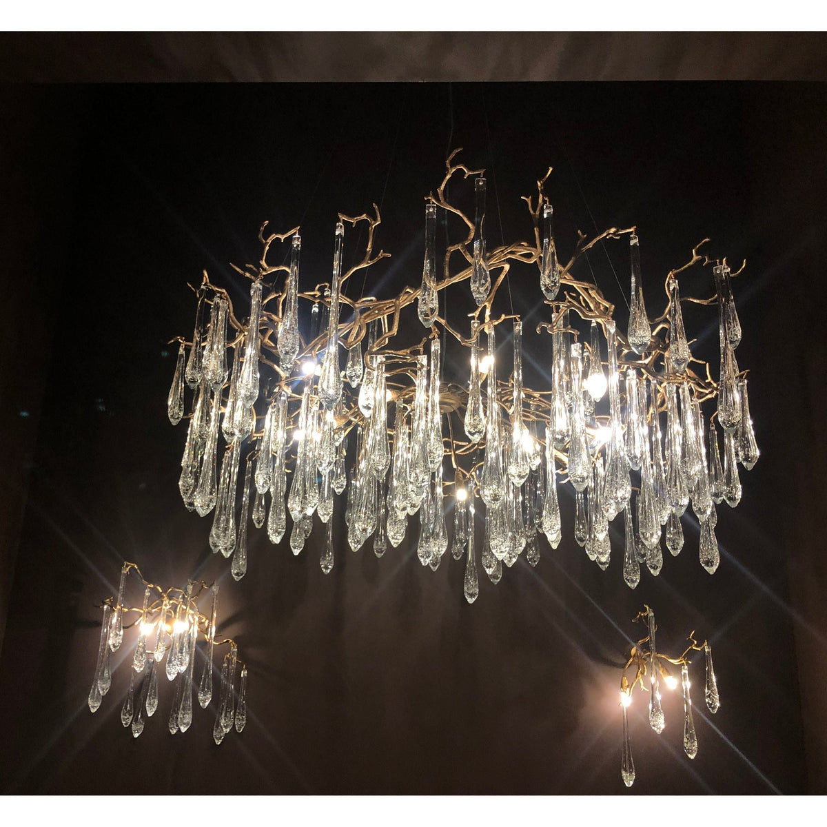 Dawn Teardrop Branch Brass Round Chandelier - 26" diameterClear Glasseverlamps