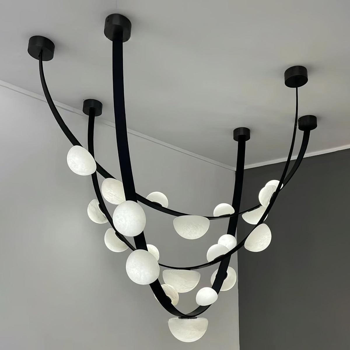 Dew Drops Alabaster Chandelier - L 188cm x H 120cm / L 74″ x H 47.2″Black & WhiteWarm Lighteverlamps